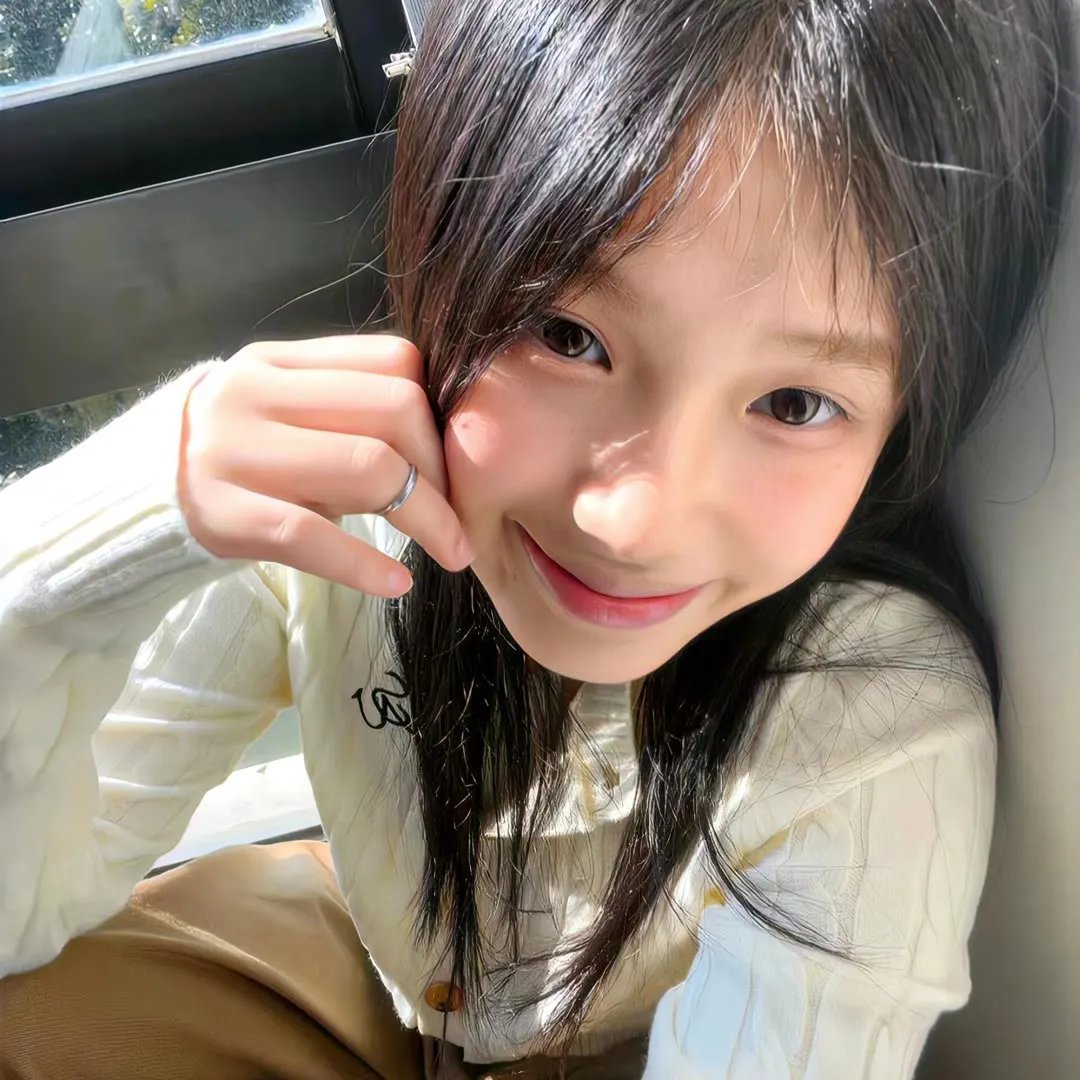随盲柳入眠的女人